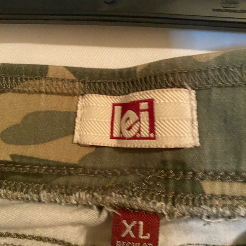 LEI Camouflage Ankle Pants Green Brown - Picture 2 of 4